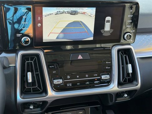 Used 2022 Kia Sorento S image 18