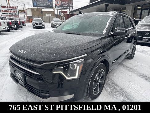 Used 2023 Kia Niro SX image 3