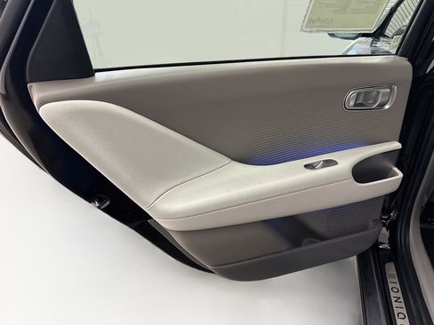 Used 2023 Hyundai Ioniq 6 Limited image 28