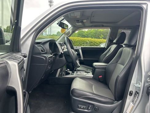 Used 2016 Toyota 4Runner SR5 AWD/4WD image 16