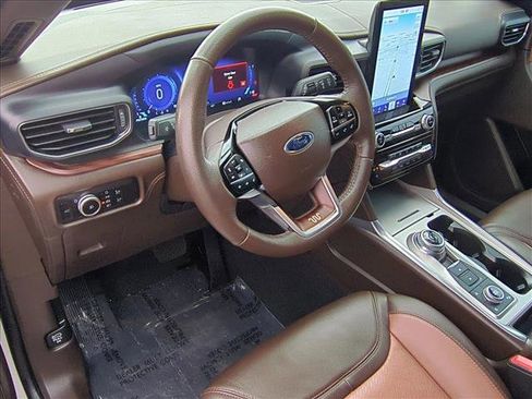 Used 2023 Ford Explorer King Ranch w/ Technology Package image 10
