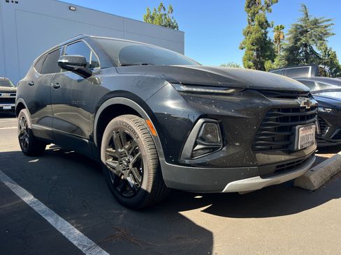Used 2019 Chevrolet Blazer LT FWD image 2