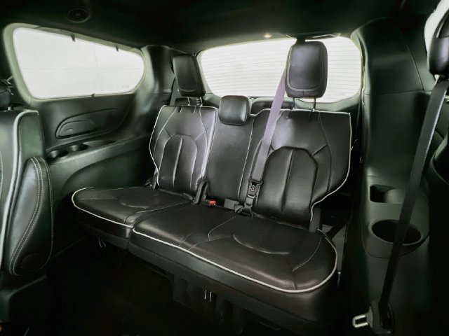 Used 2025 Chrysler Pacifica Limited FWD image 36