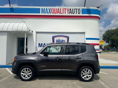 Used 2018 Jeep Renegade Latitude AWD/4WD image 20