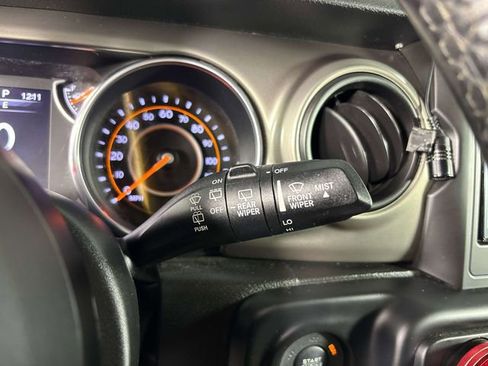 Used 2018 Jeep Wrangler Unlimited Sport S AWD/4WD image 24