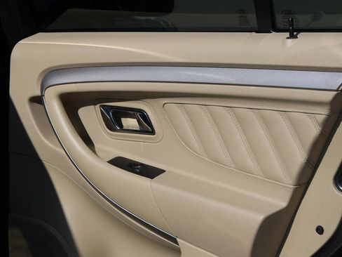 Used 2019 Ford Taurus SE image 20