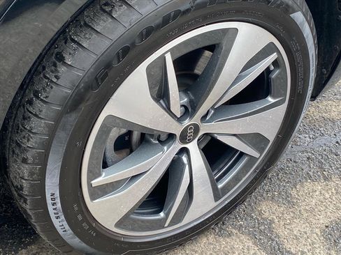 Used 2024 Audi Q8 e-tron Premium Plus w/ Premium Plus Package image 24