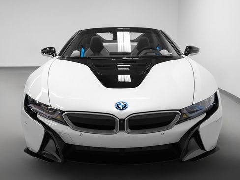 Used 2019 BMW i8 image 12