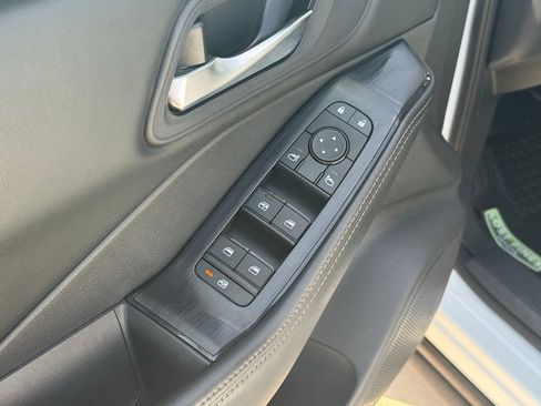 Used 2024 Nissan Rogue SV FWD image 9