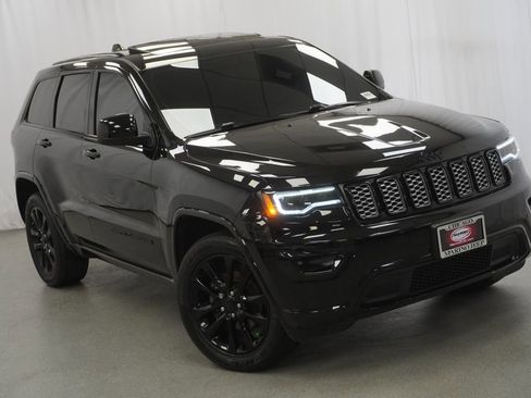 Certified 2020 Jeep Grand Cherokee Altitude AWD/4WD image 9