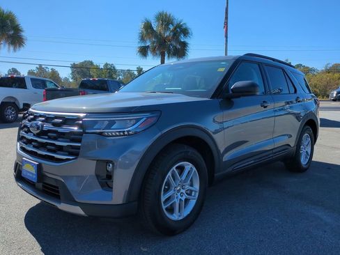 New 2026 Ford Explorer Active w/ Active Comfort Package image 8