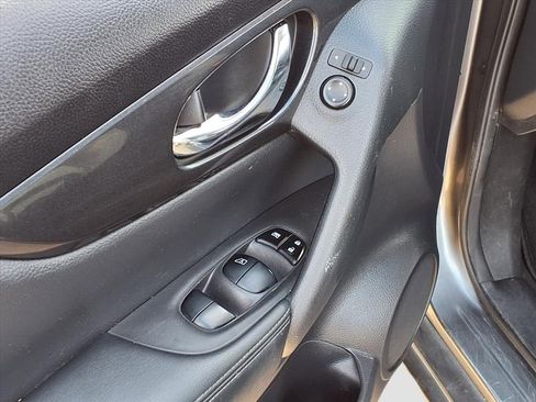 Used 2020 Nissan Rogue SV image 13