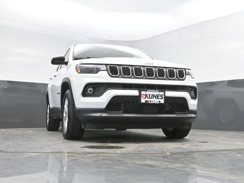 Used 2024 Jeep Compass Latitude AWD/4WD image 34