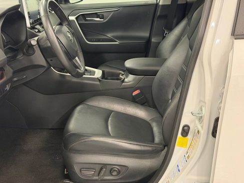 Used 2021 Toyota RAV4 Limited image 12