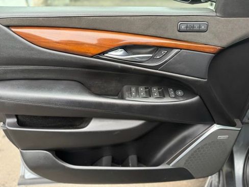 Used 2018 Cadillac Escalade ESV Luxury image 18