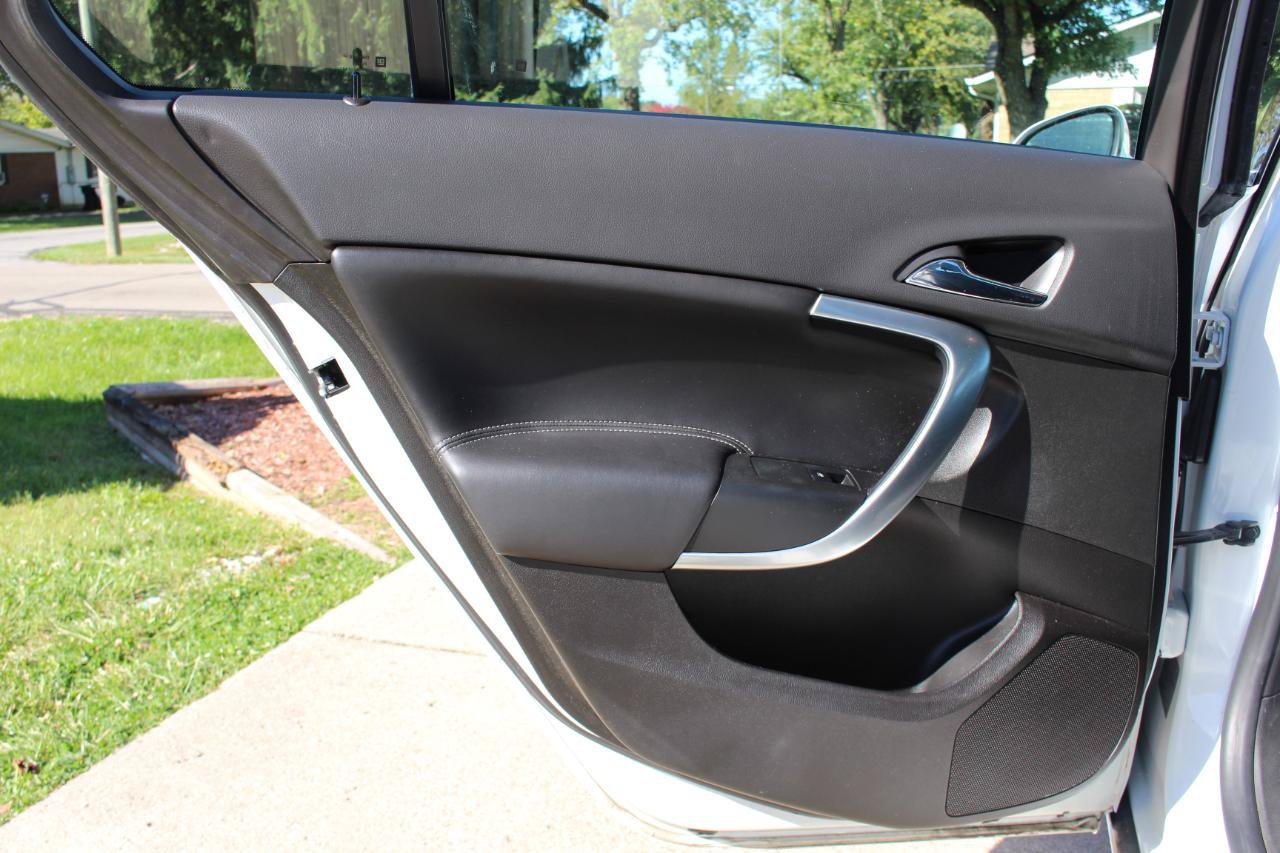 Used 2013 Buick Regal Premium FWD image 32