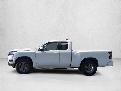 Used 2025 Nissan Frontier SV image 9