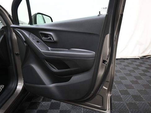 Used 2020 Chevrolet Trax LT w/ Driver Confidence Package FWD image 25