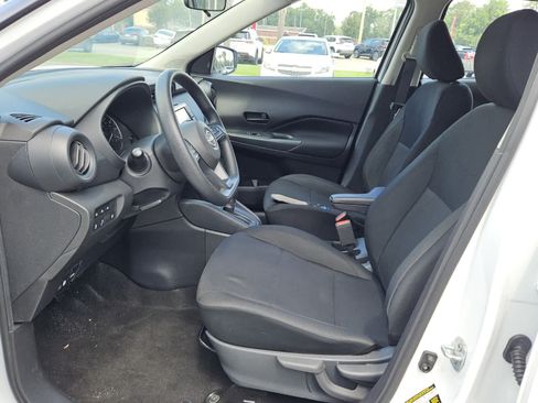 Used 2025 Nissan Kicks Play S FWD image 3