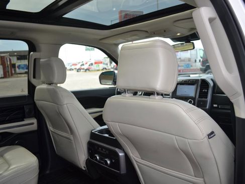 Used 2019 Ford Expedition Platinum image 40