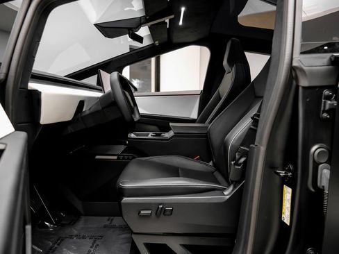 Used 2024 Tesla Cybertruck AWD Crew Cab image 8