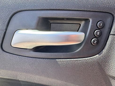 Used 2018 Chrysler 300 S w/ 300S Premium Group RWD image 42