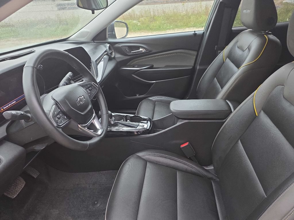 Used 2025 Chevrolet Trax ACTIV FWD image 14