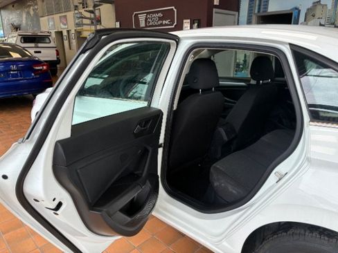 Used 2019 Volkswagen Jetta SE FWD image 25