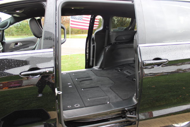 Used 2025 Chrysler Voyager LX FWD image 51