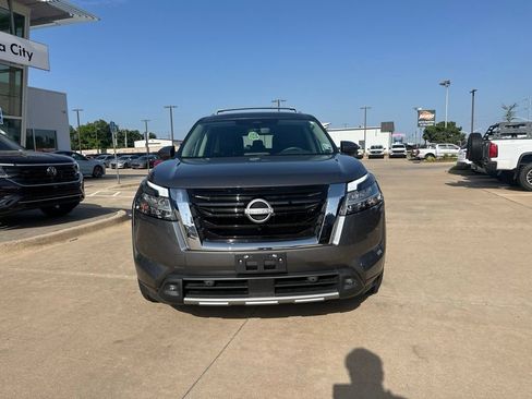 Used 2024 Nissan Pathfinder SL AWD/4WD image 2