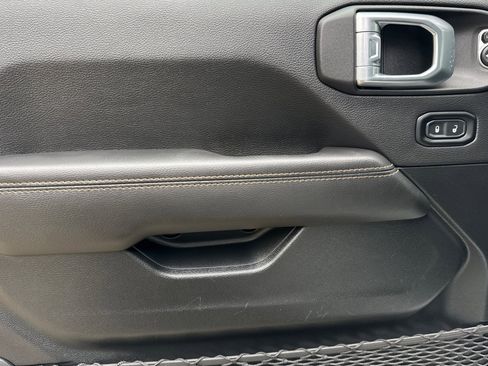 Used 2021 Jeep Wrangler Unlimited Sahara image 10