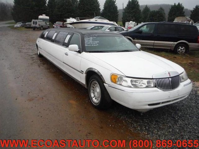 Used 2000 Lincoln Town Car Signature RWD image 1