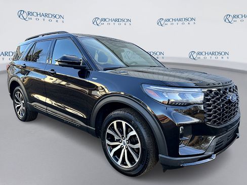 Used 2025 Ford Explorer ST-Line image 3
