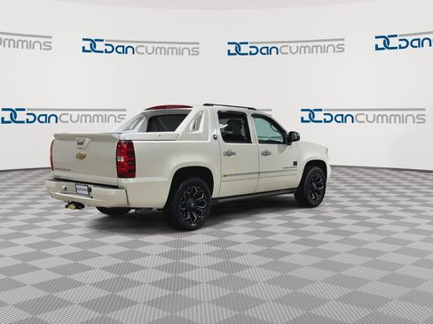 Used 2013 Chevrolet Avalanche LTZ AWD/4WD image 8