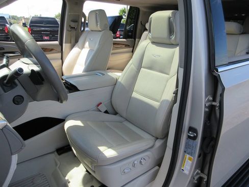 Certified 2023 Cadillac Escalade ESV Premium Luxury Platinum w/ LPO, Radiant Package AWD/4WD image 24