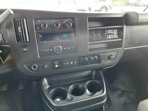 Used 2018 Chevrolet Express 2500 w/ Driver Convenience Package RWD image 12