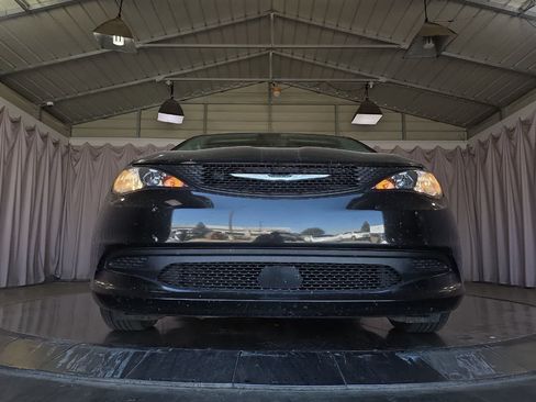 Used 2023 Chrysler Voyager LX FWD image 11