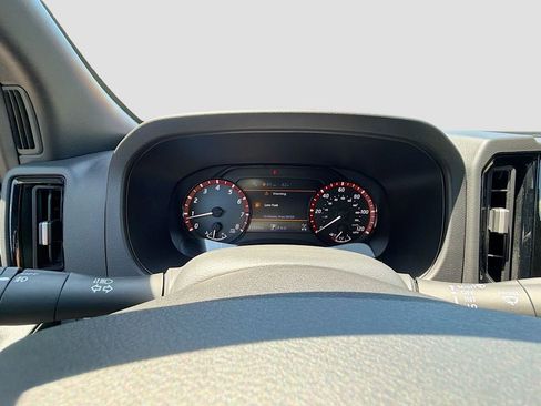 Used 2025 Nissan Frontier PRO-4X AWD/4WD image 38