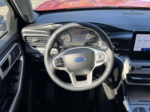 Used 2022 Ford Explorer XLT w/ Equipment Group 202A image 13
