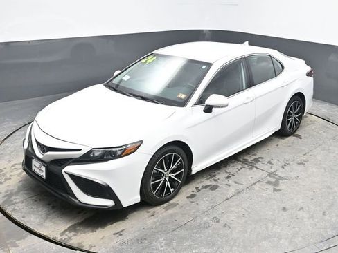 Used 2024 Toyota Camry SE image 19