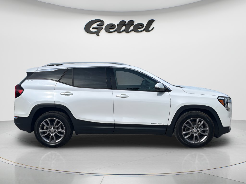 Used 2024 GMC Terrain SLT w/ Tech Package FWD image 4