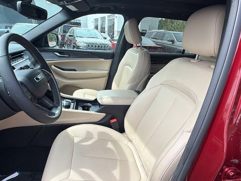 Used 2024 Jeep Grand Cherokee L Limited w/ Black Appearance Package image 17