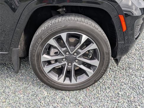 Used 2023 Jeep Grand Cherokee Overland w/ Advanced Protech Group III image 9