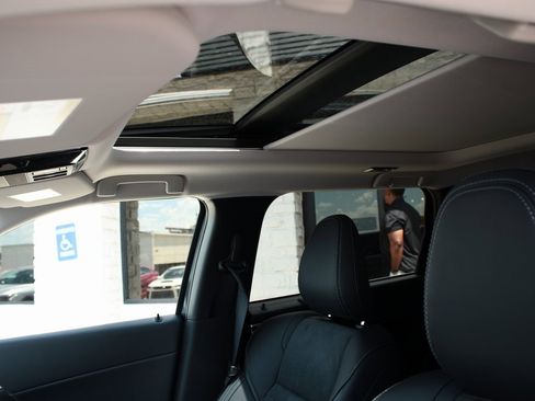 New 2025 Mitsubishi Outlander SE image 4