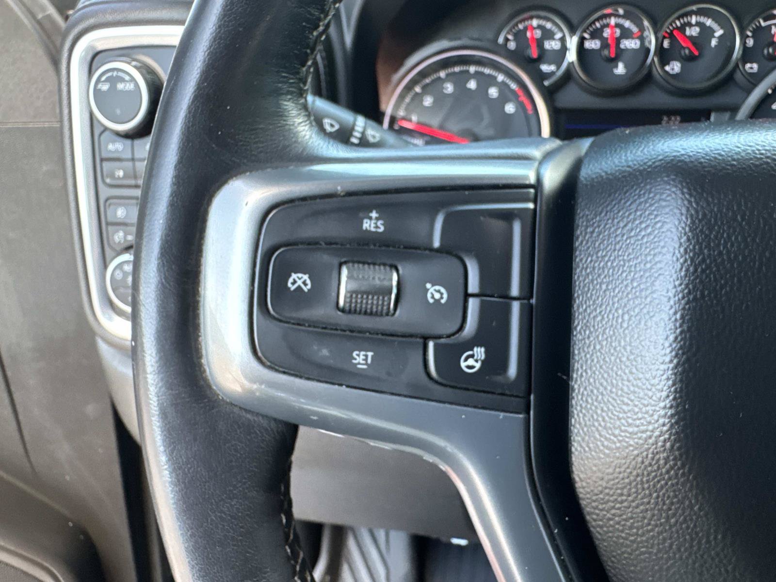 Used 2022 Chevrolet Silverado 1500 LTZ AWD/4WD image 37