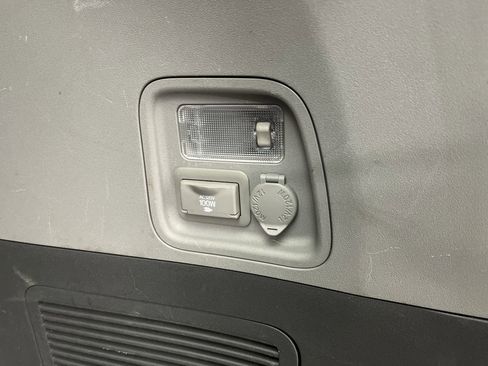 Used 2017 Toyota Sienna XLE Premium image 32