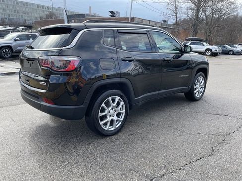Used 2023 Jeep Compass Latitude AWD/4WD image 8