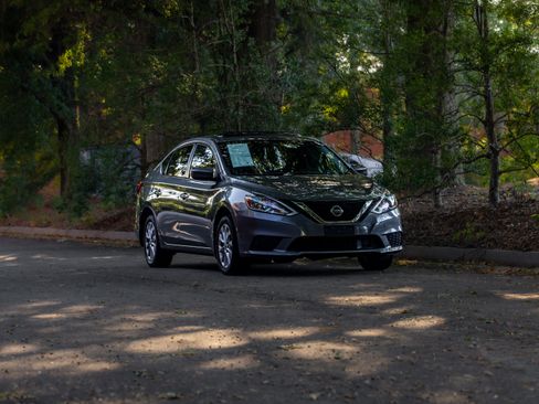 Used 2018 Nissan Sentra SV w/ Premium Package (P01) FWD image 40