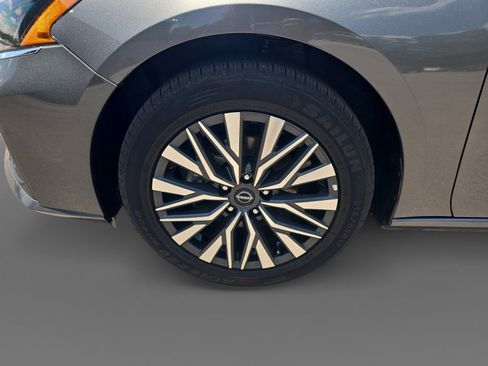 Certified 2025 Nissan Altima 2.5 SV AWD/4WD image 10
