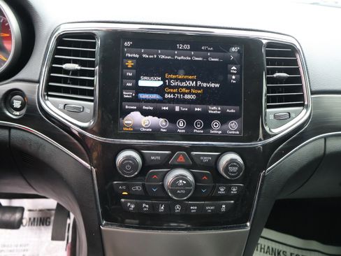 Used 2021 Jeep Grand Cherokee Limited w/ Luxury Group II image 24